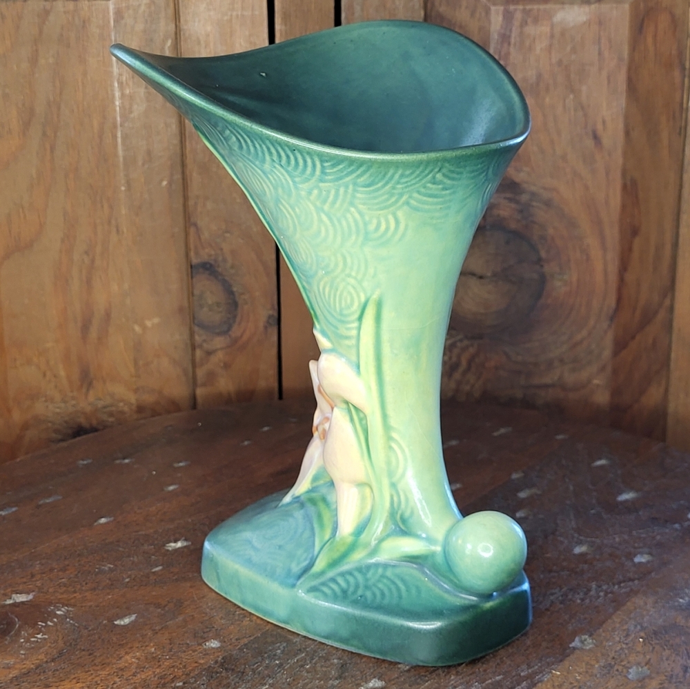 Roseville Zephyr Vase - Picture 17 of 17